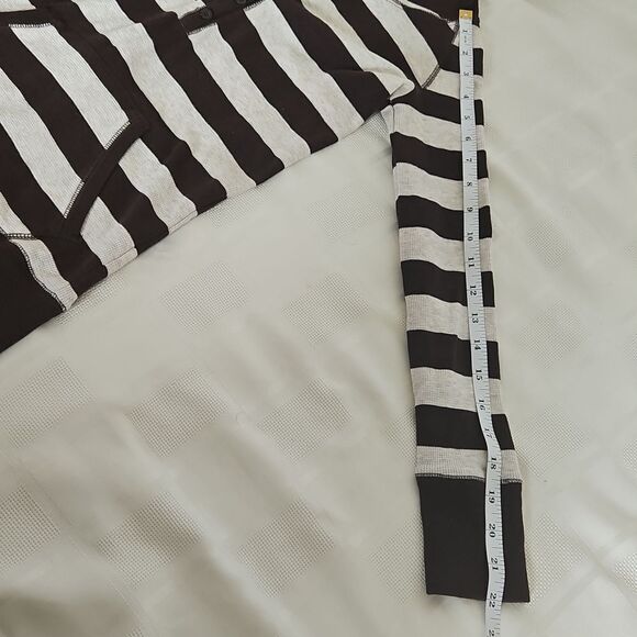 Gap Kids Hoodie Long Sleeves Sweater With Kangaroo Pockets Size 8 Brown/ Cream - Picture 7 of 16